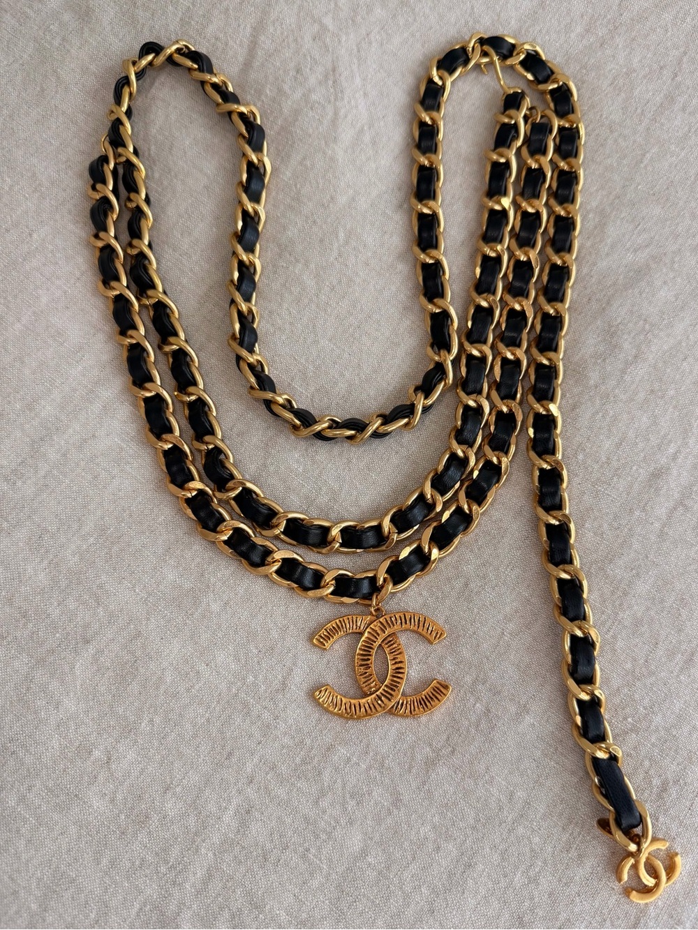 🖤CHANEL Black and Gold Leather-Interwoven Chain Belt with CC Motifs💛 - Picture 11 of 14